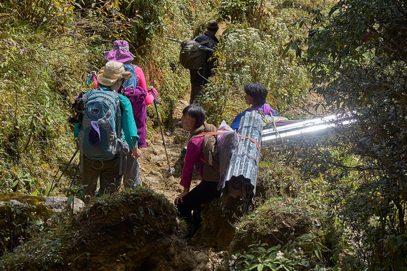 Women-porters of roof parts to Lunana